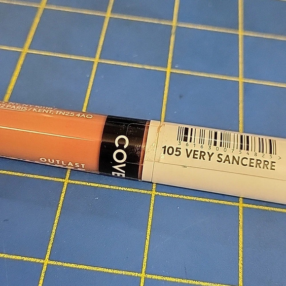 CoverGirl Outlast Ultimatte Liquid Lipstick - 105 Very Sancerre - Picture 2 of 3